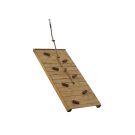 Schuine klimwand met houten klimblokken